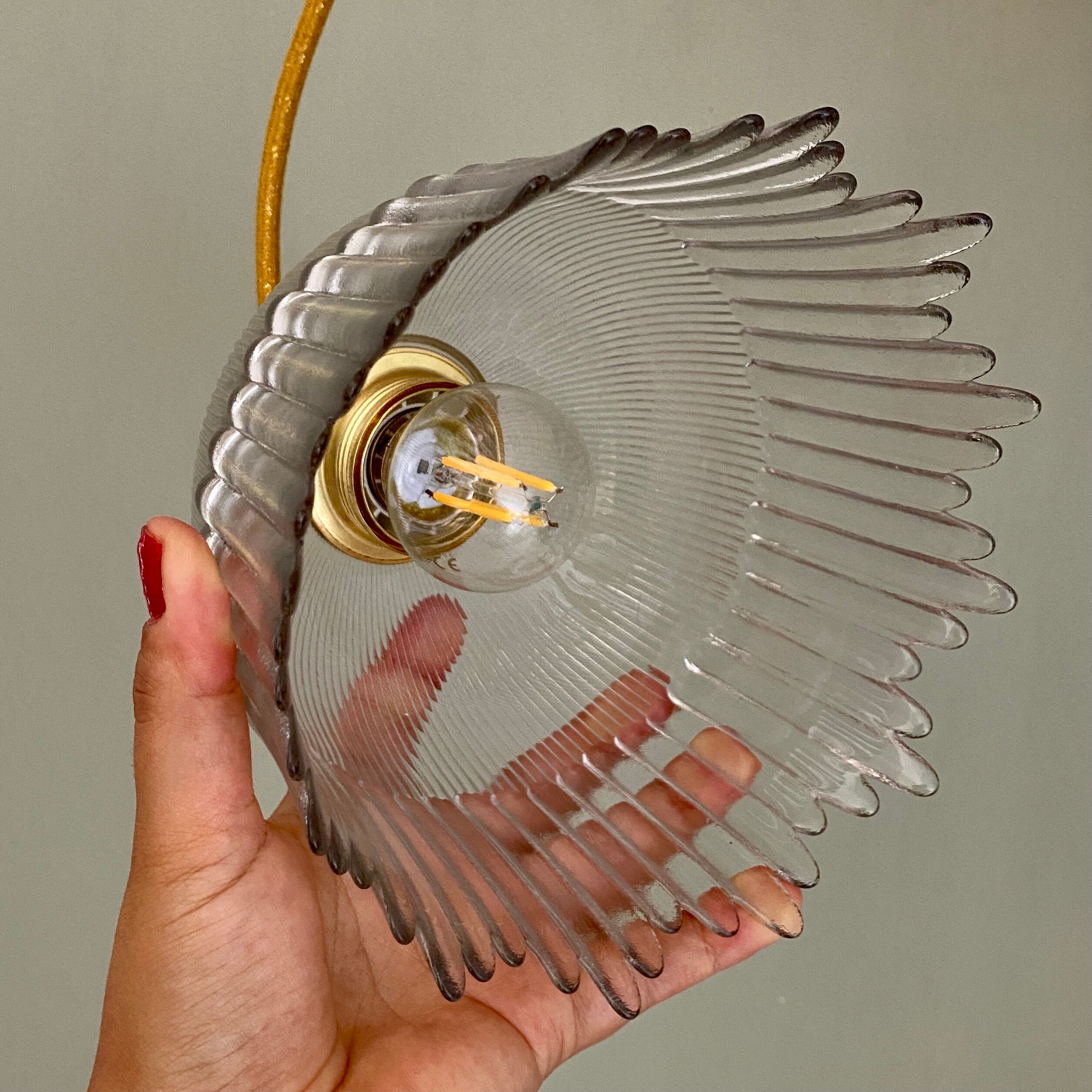 Suspension tulipe vintage en verre strié