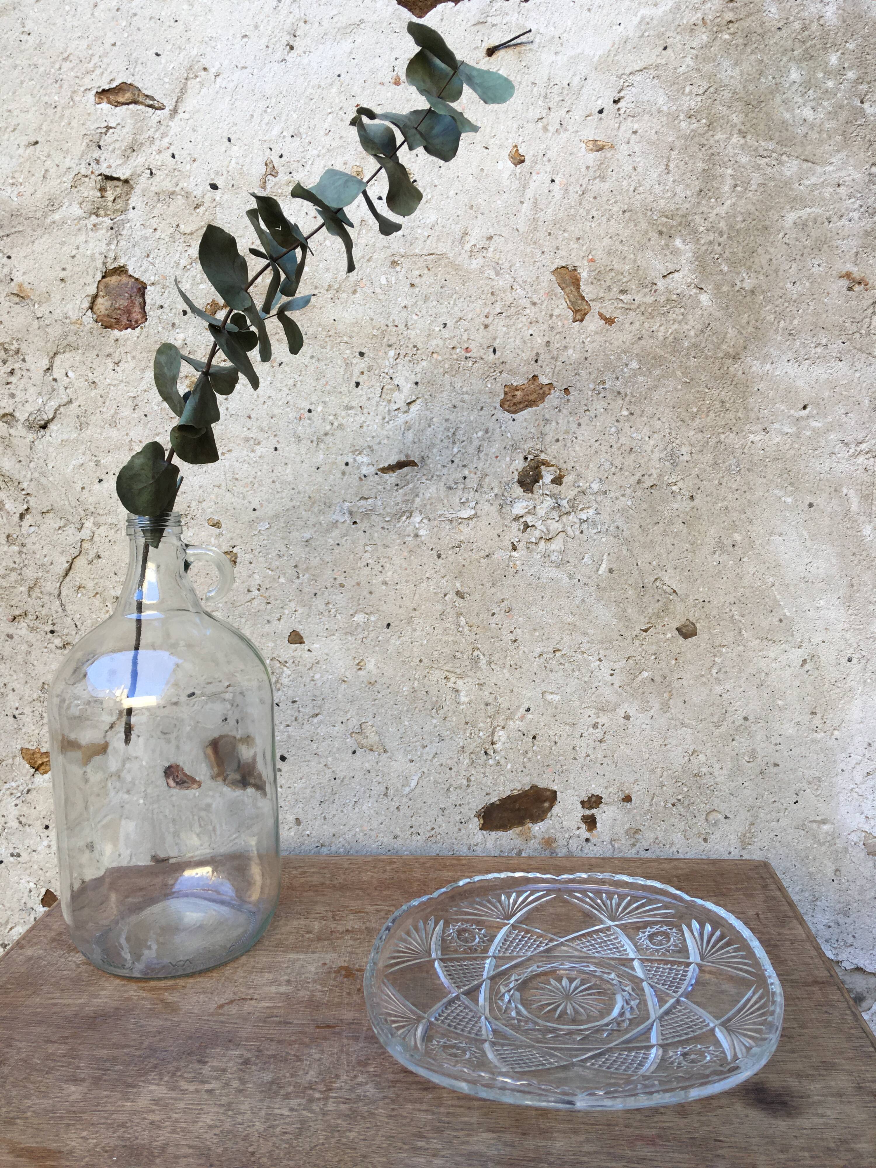 Chiseled crystal dish