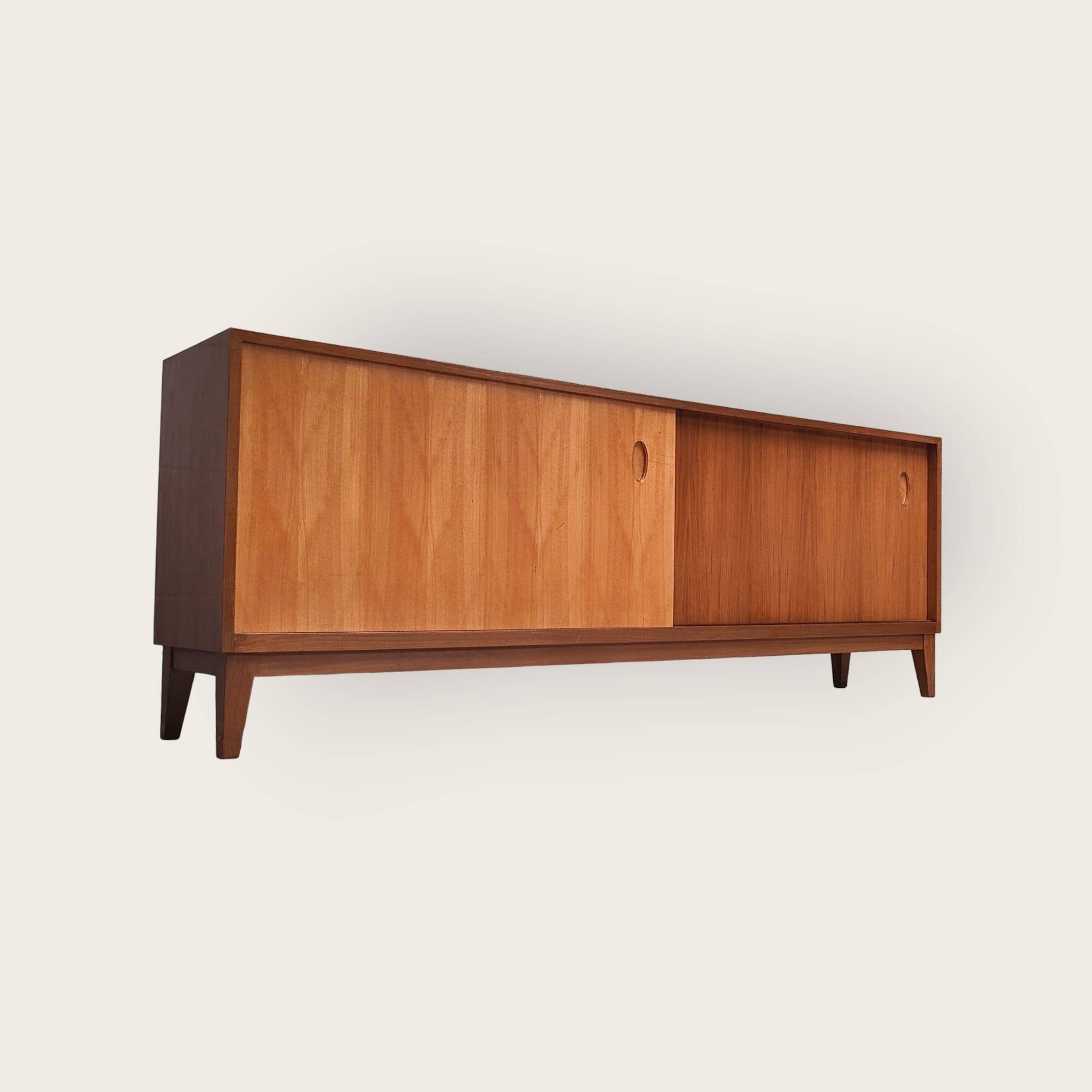 Buffet du milieu du siècle