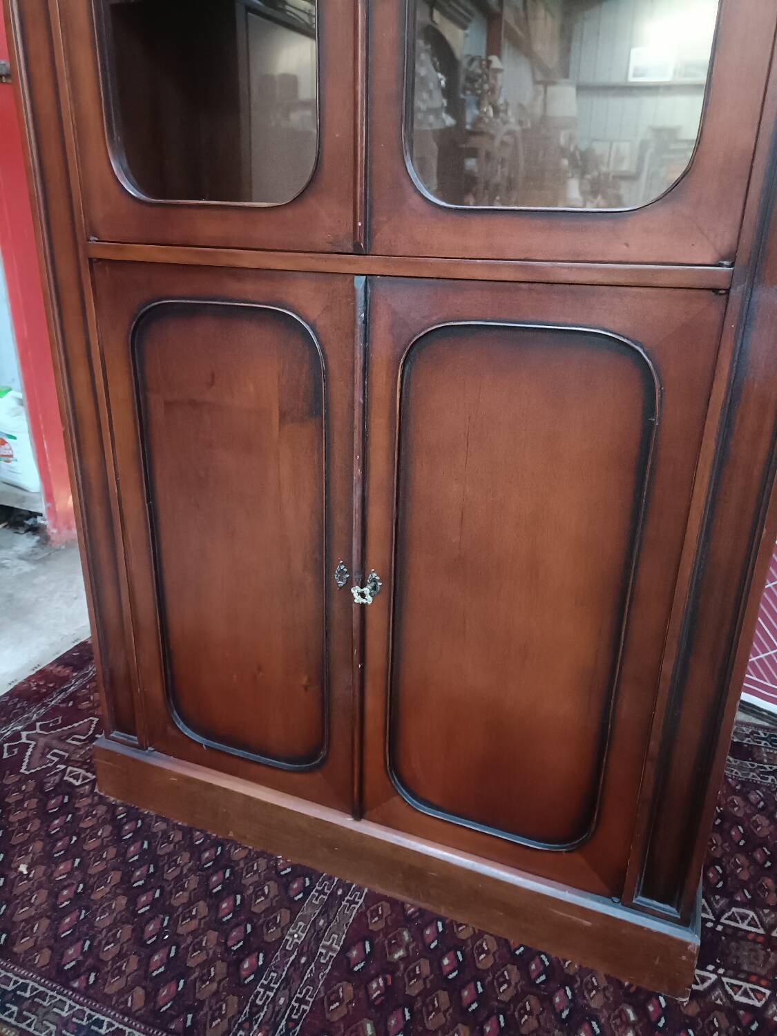 Vaisselier style classique avec partie vitrine