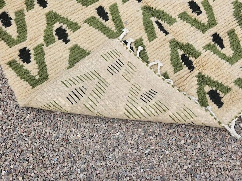 Traditional handmade Beni Ouraine rug size 200 x 300 cm