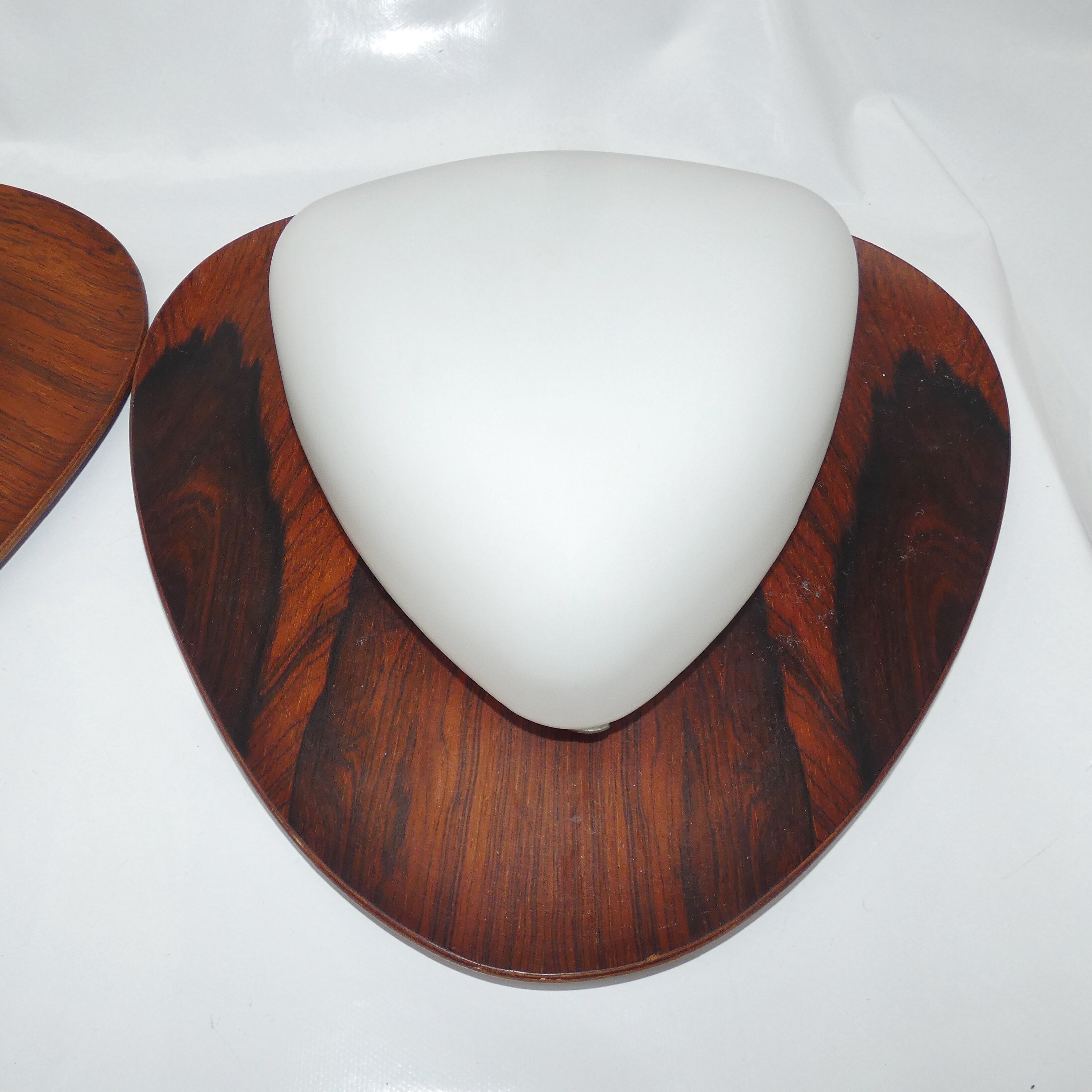 Reggiani, pair of vintage sconces opaline blanche palissandre, 1950, italy