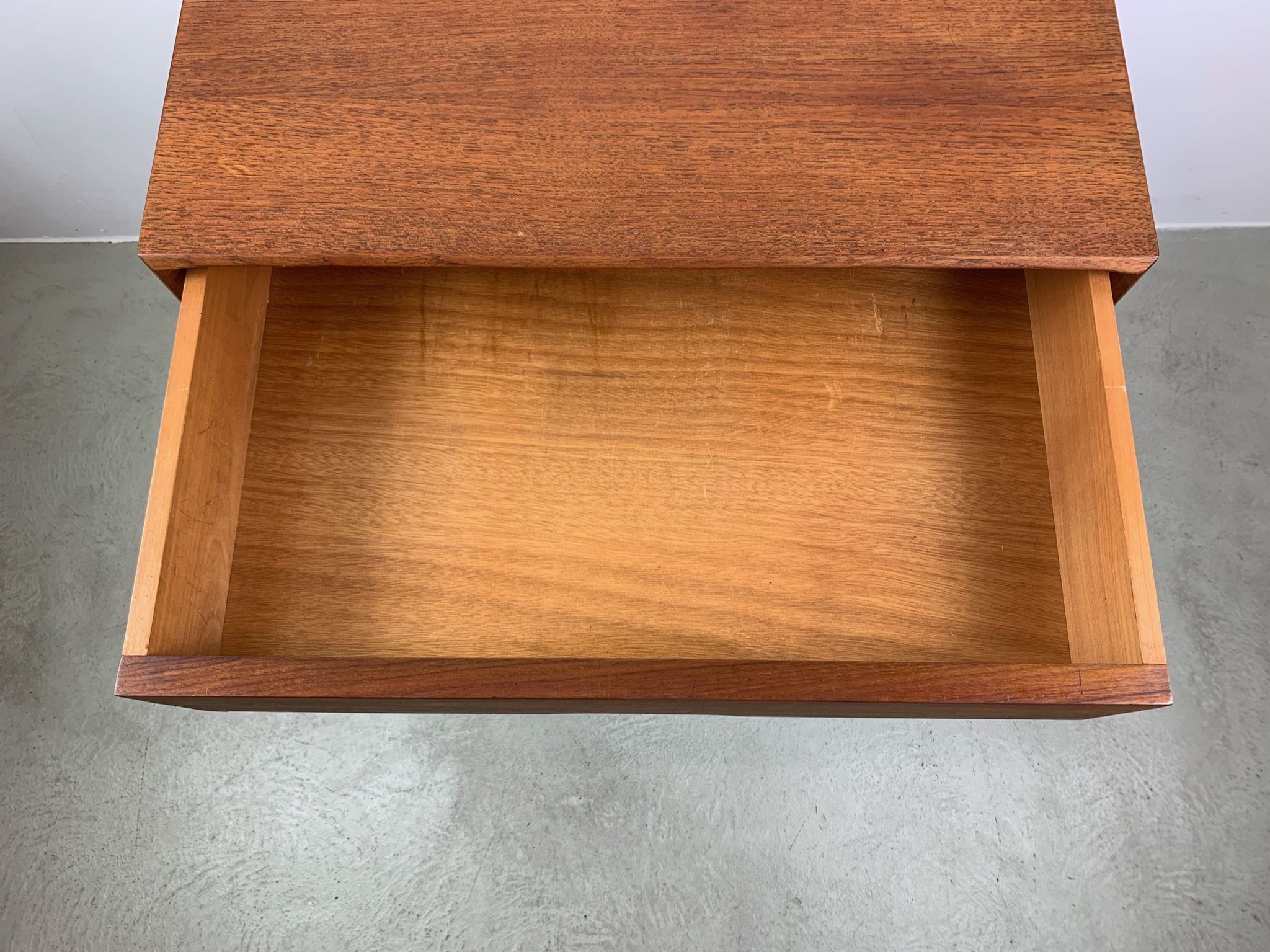 Commode en teck années 1960