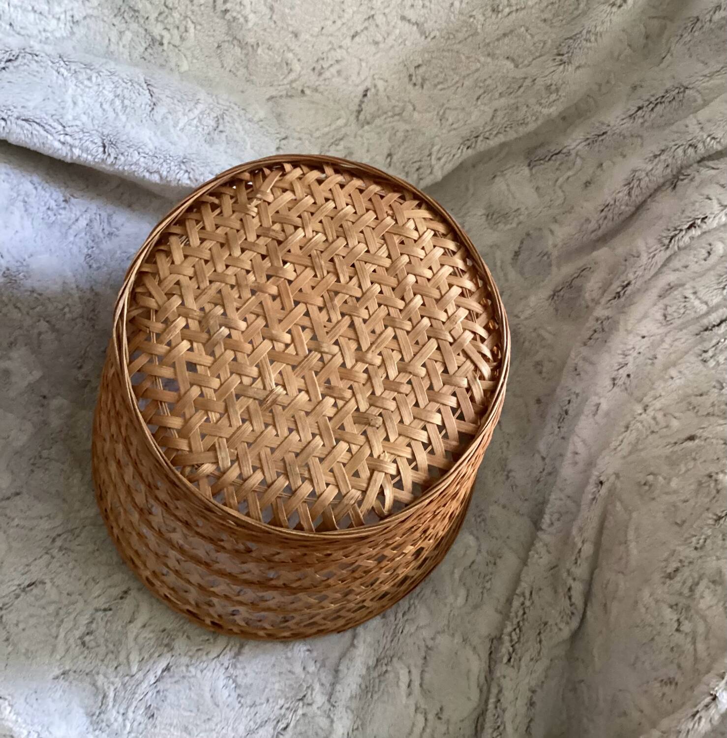 Flat rattan basket