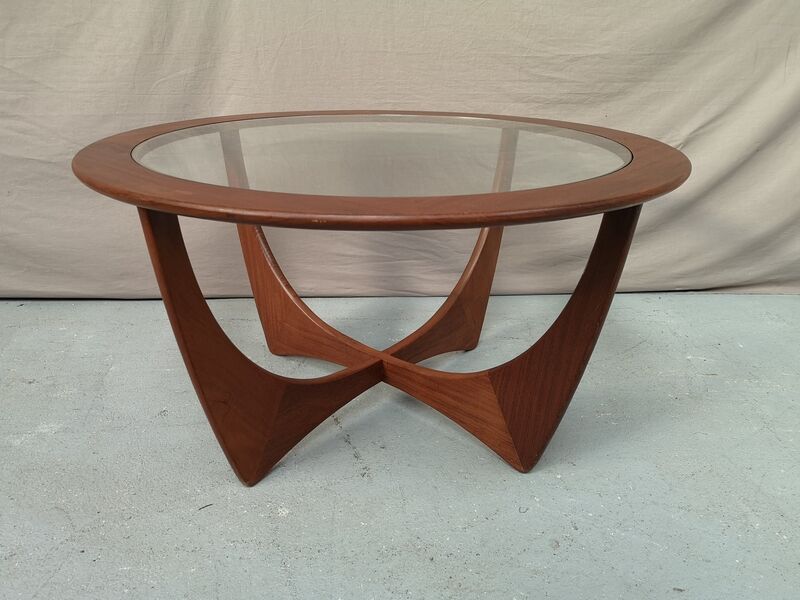 Astro Round Vintage Table