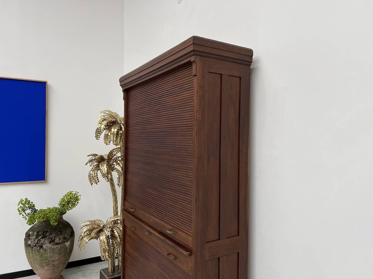 Armoire à rideaux en chêne massif, circa 1930