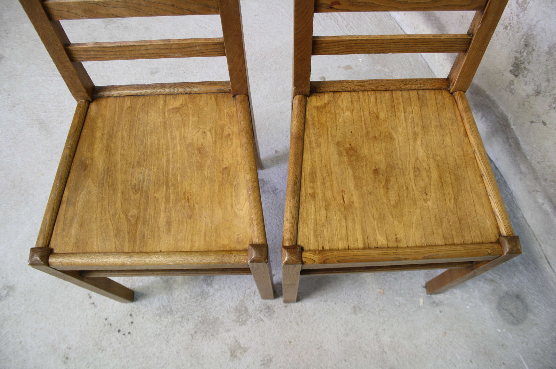 Pair of chairs reconstruction