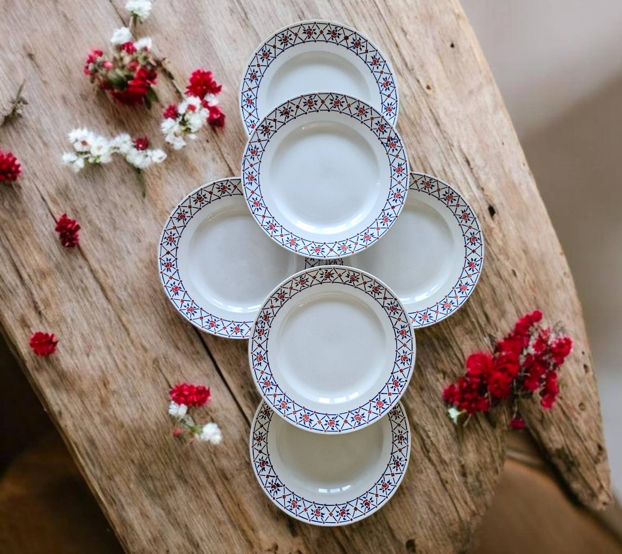 6 antique flat plates in Saint-Amand earthenware (Nord)