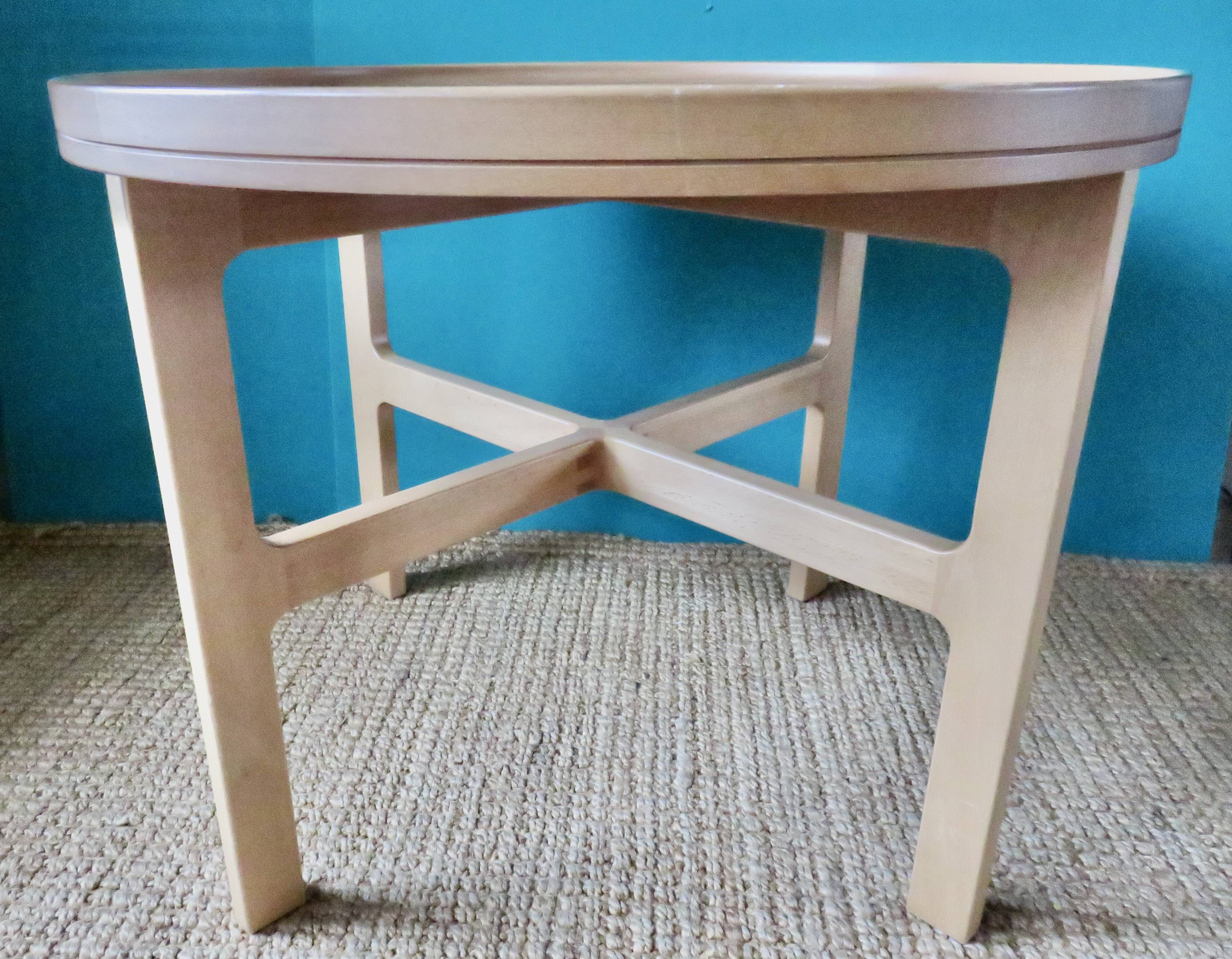 Cabinetmaker's coffee table in solid maple. Denmark 1990