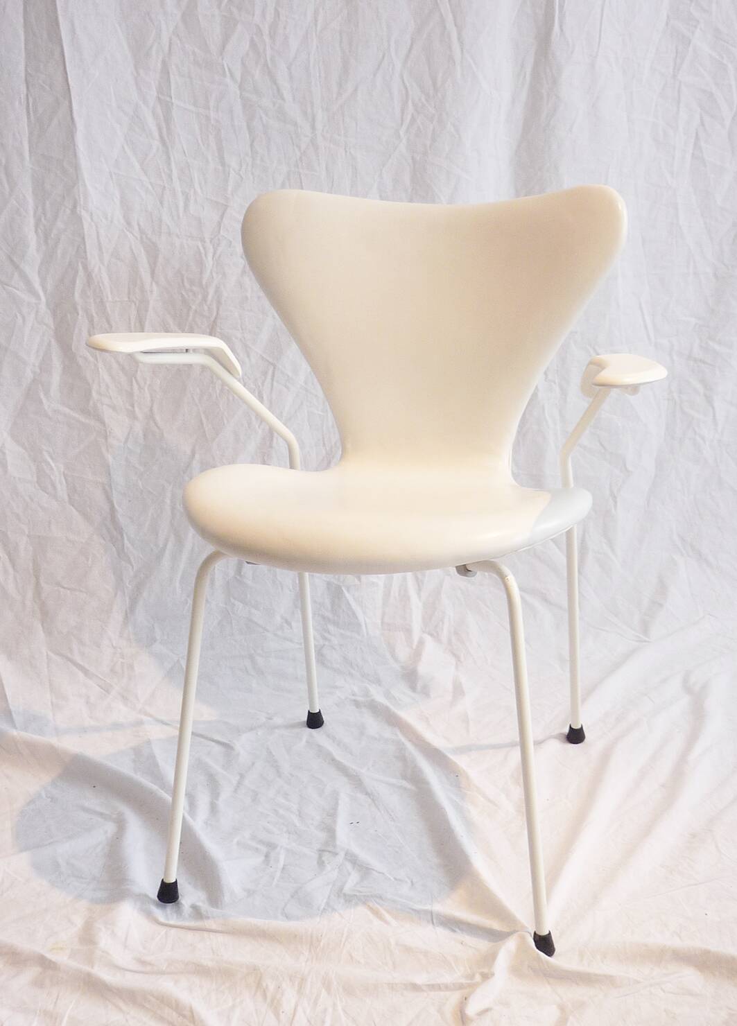 Chair Mod. 3207 Arne Jacobsen white leather