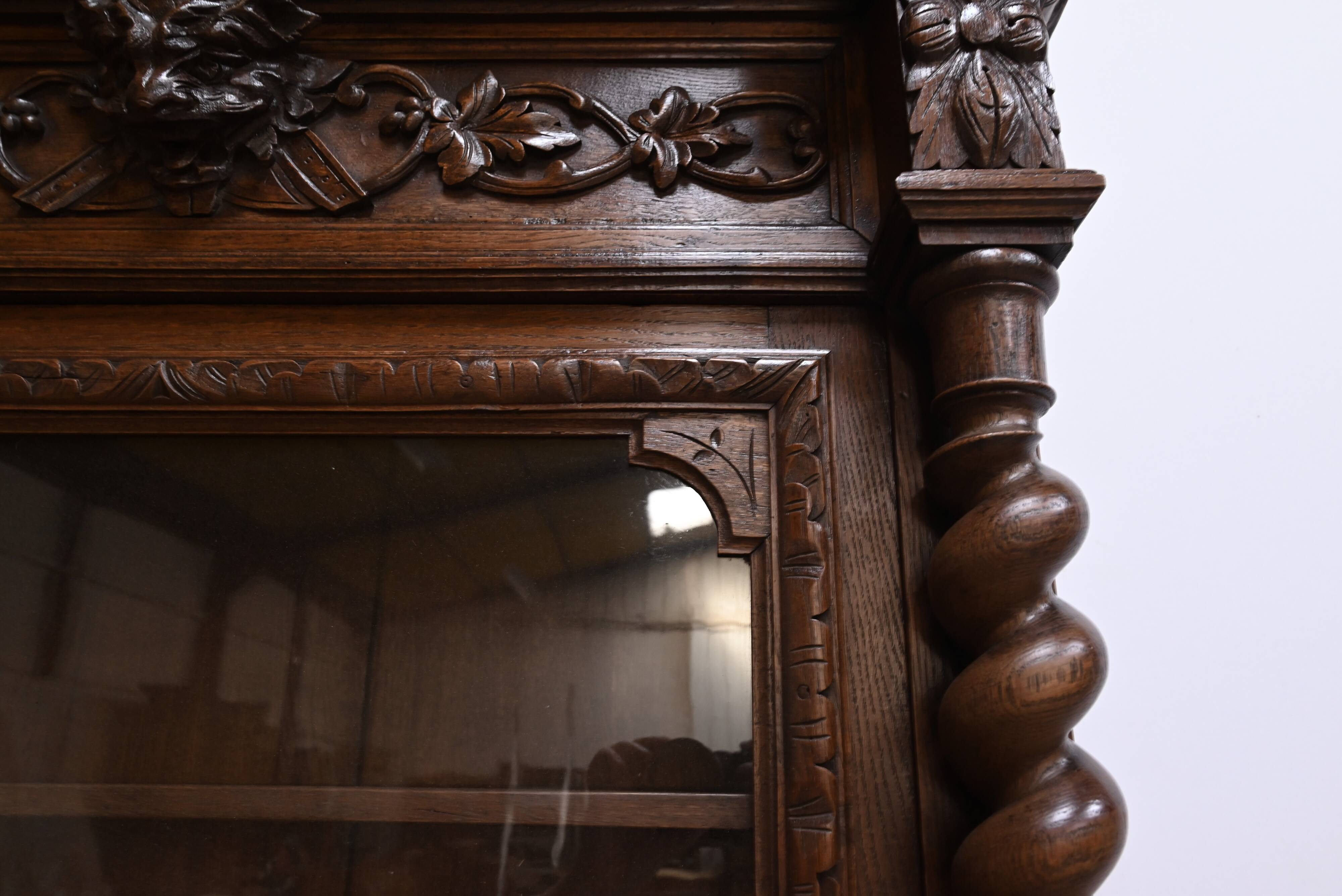 Narrow Oak Display Cabinet, Louis XIII style – Late 19th century
