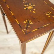 Table d'appoint incrustée du 19ème siècle