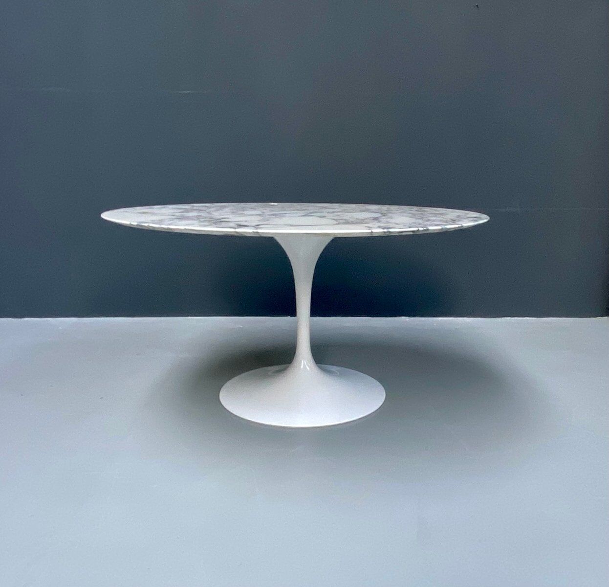 Aresbescato marble dining table by Eero Saarinen for Knoll