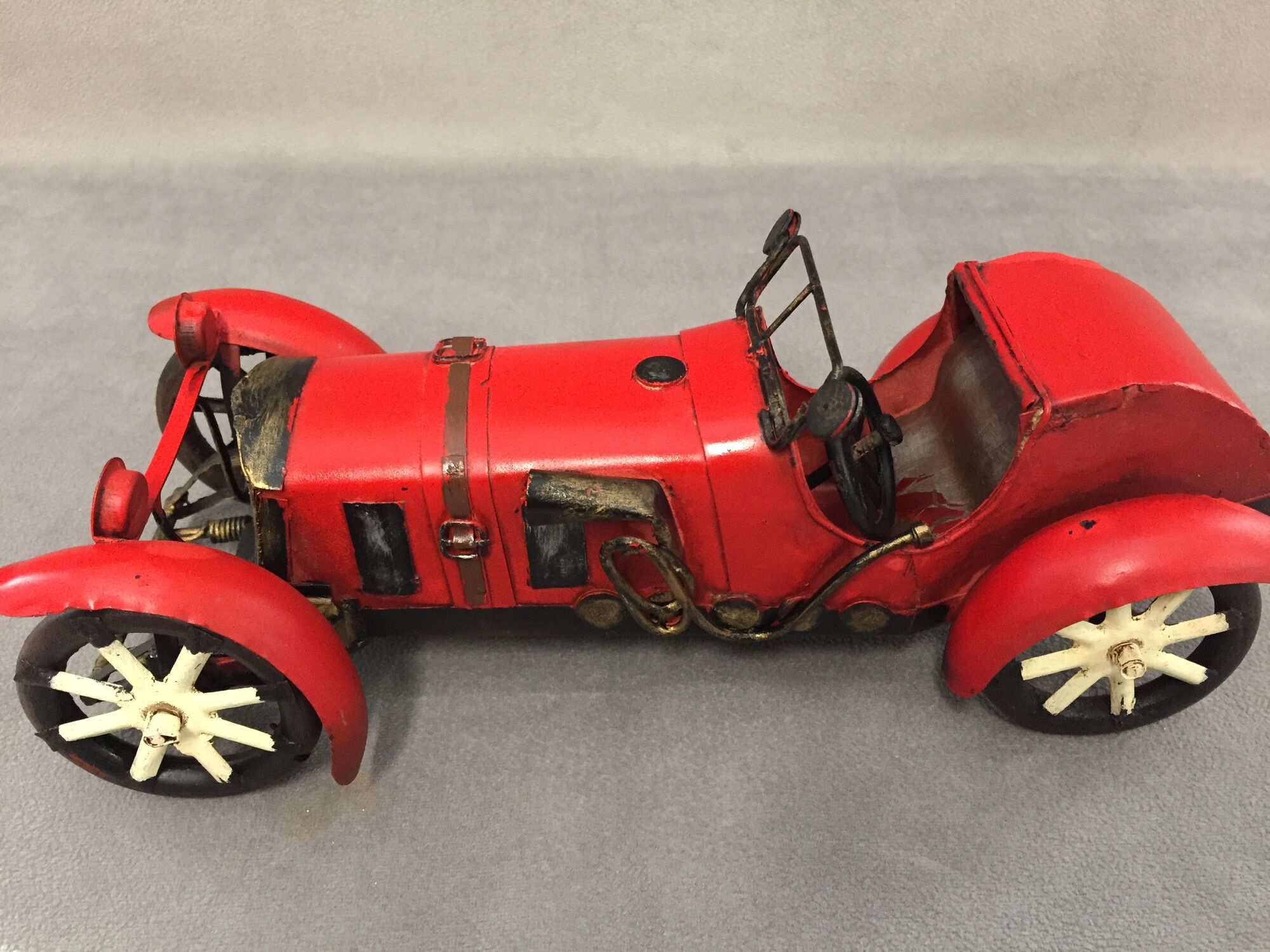 Model reproduction car bugatti 1920 metal tin collection