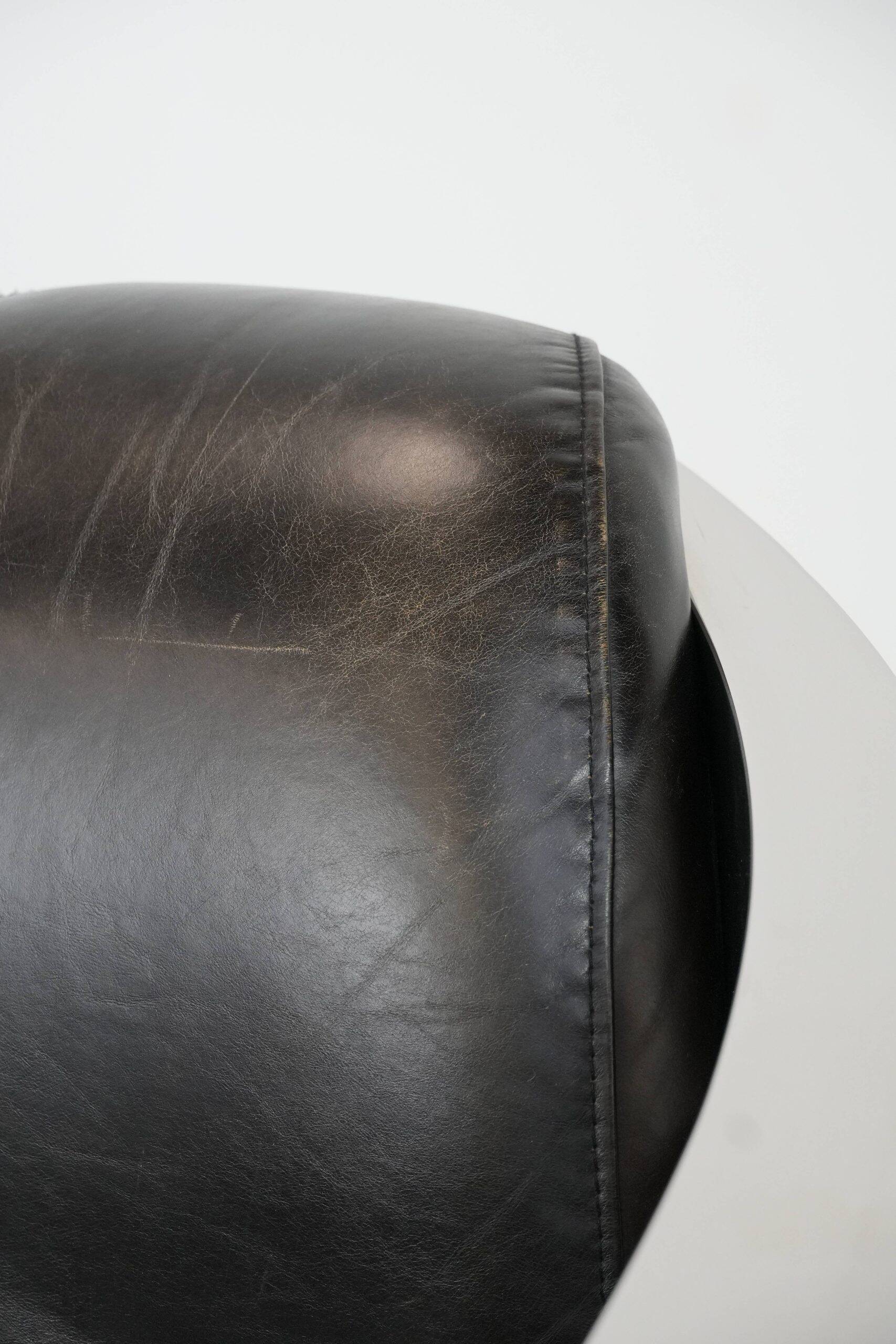 Unique design Aviator armchair with an aluminium frame