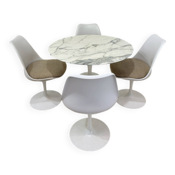 Ensemble Tulip – table Knoll International en marbre et 4 chaises – Ee