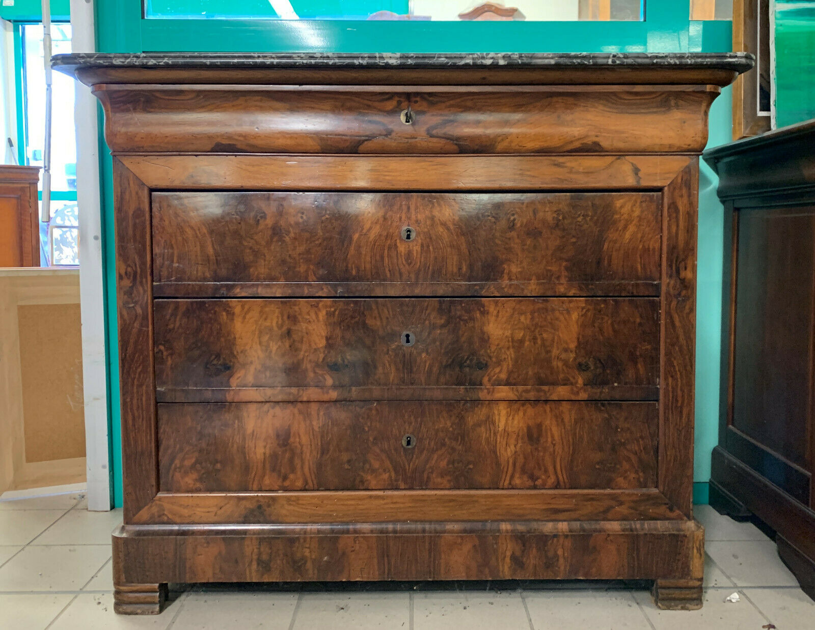 Commode of lady louis Philippe era in walnut bramble around 1830