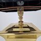Paire de lampes de table de style Régence avec abat-jour noirs – Base en laiton et bois