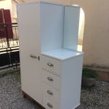 Asymmetrical cabinet