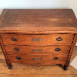 Light oak chest of drawers has 3 drawers
