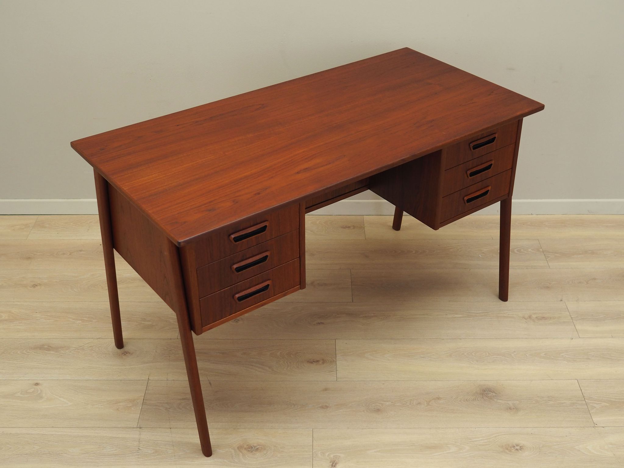 Teak desk, Danish design, 1970s, manufactured by A.P. Møbler Svenstrup