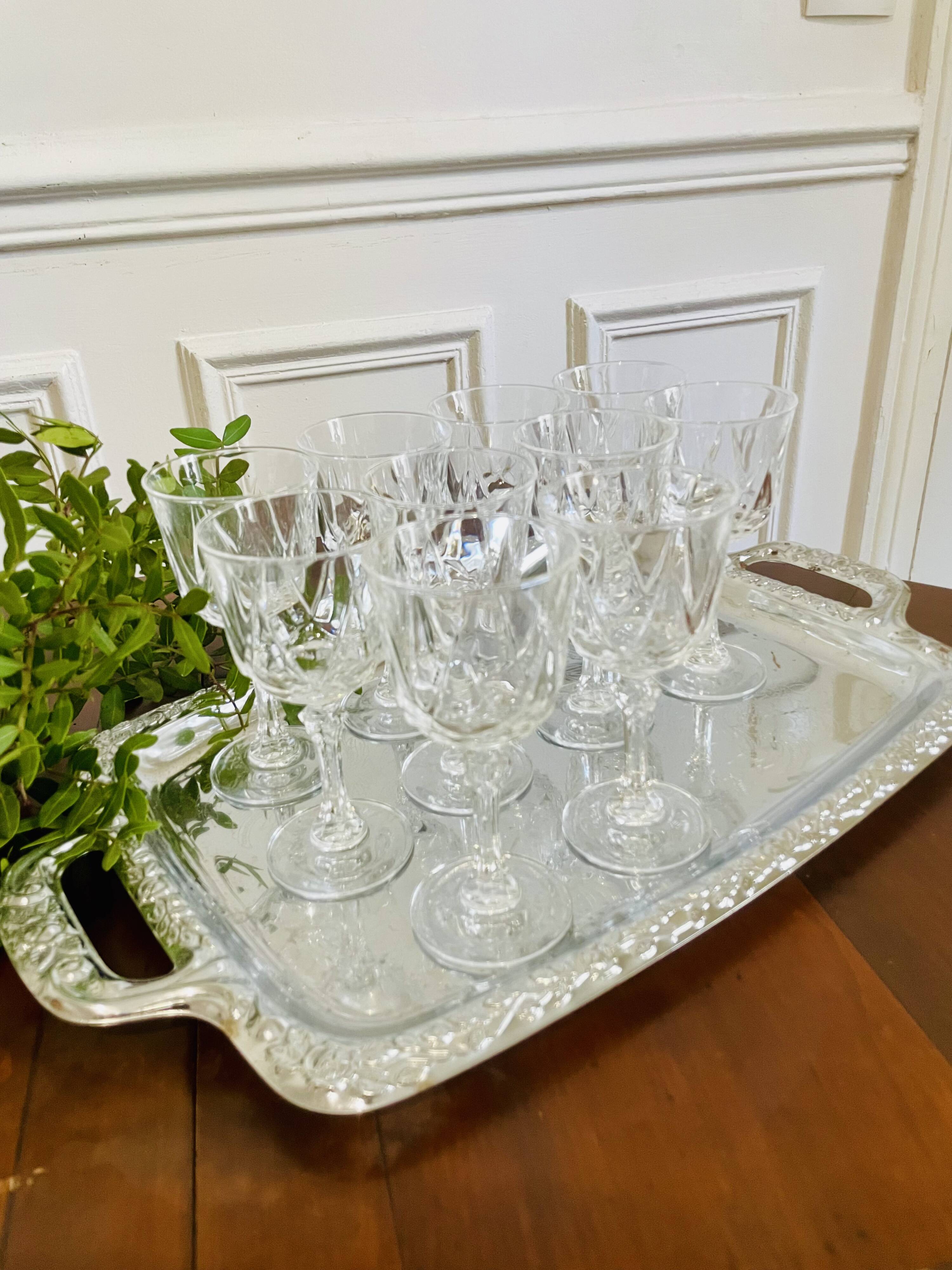 Service de 10 verres à pied en cristal ciselé