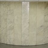 Oval coffee table in Italian-designed marble from the 1970s