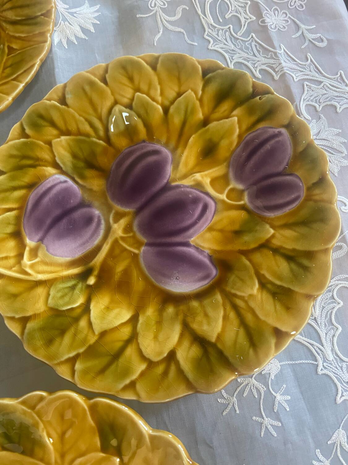Set of 6 dessert plates in Sarreguemines majolica.