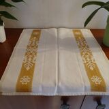 6 serviettes de table brodées blanches et camel 47 x 45