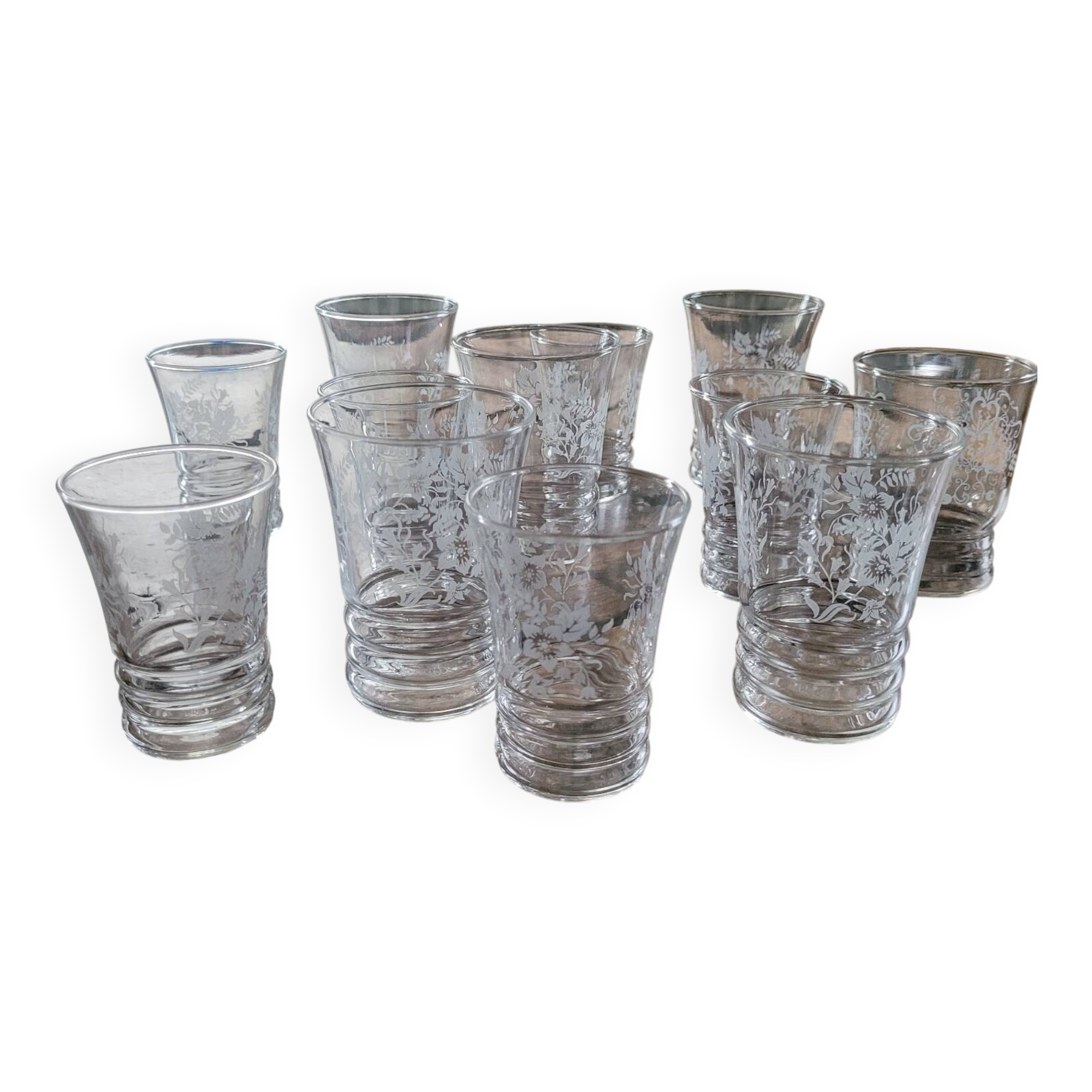 Set of 12 engraved glasses – 50s-60s