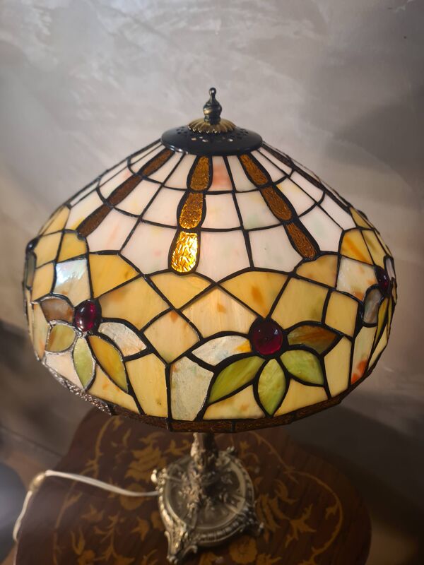 lampe bronze rocaille ancien 19e  avec jolie abat jour verre souder plomb s