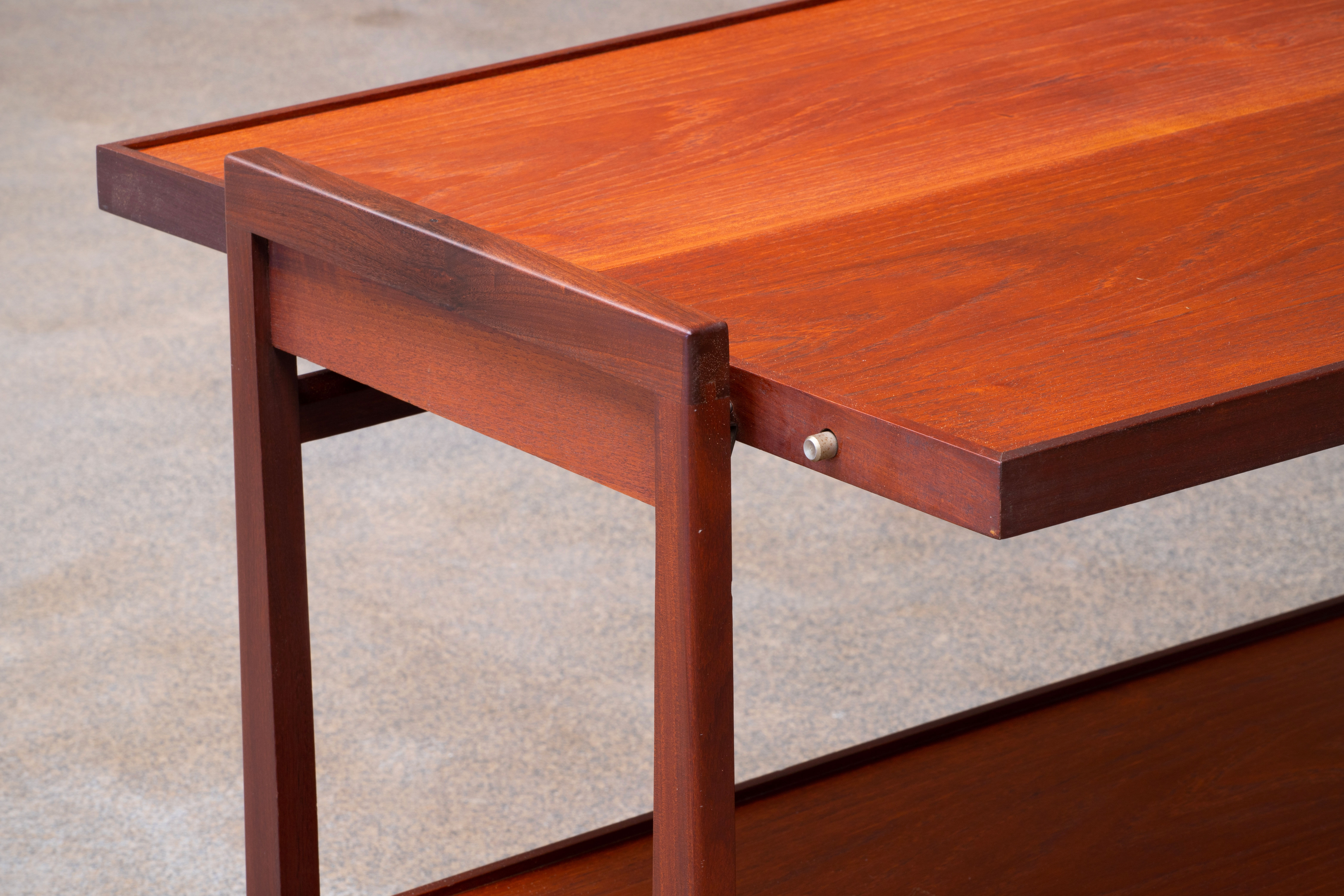 Retractable scandinavian dessert 99cm