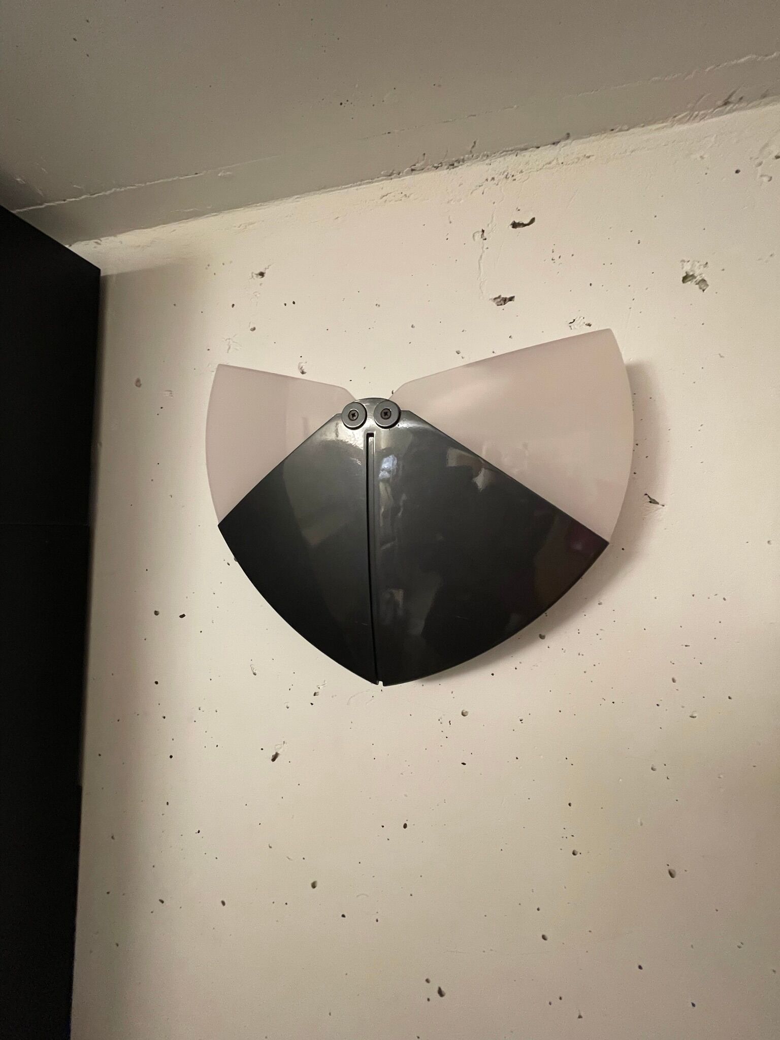 Pair of wall lamps Astolfo, Valerio Sacchetti, sirrah 1980