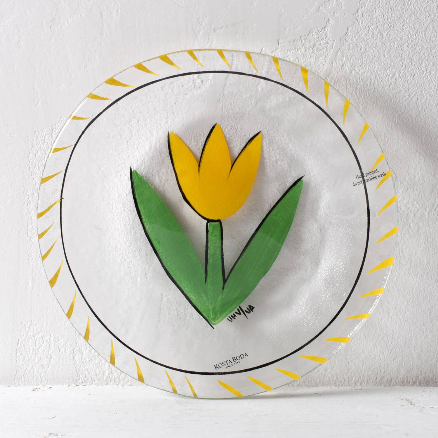 Assiette en verre vintage tulipe jaune design par Ulrica Hydman Vallien Kosta Boda
