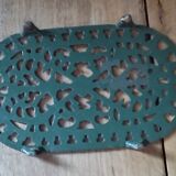Oval metal green trivety patinated dp 112249
