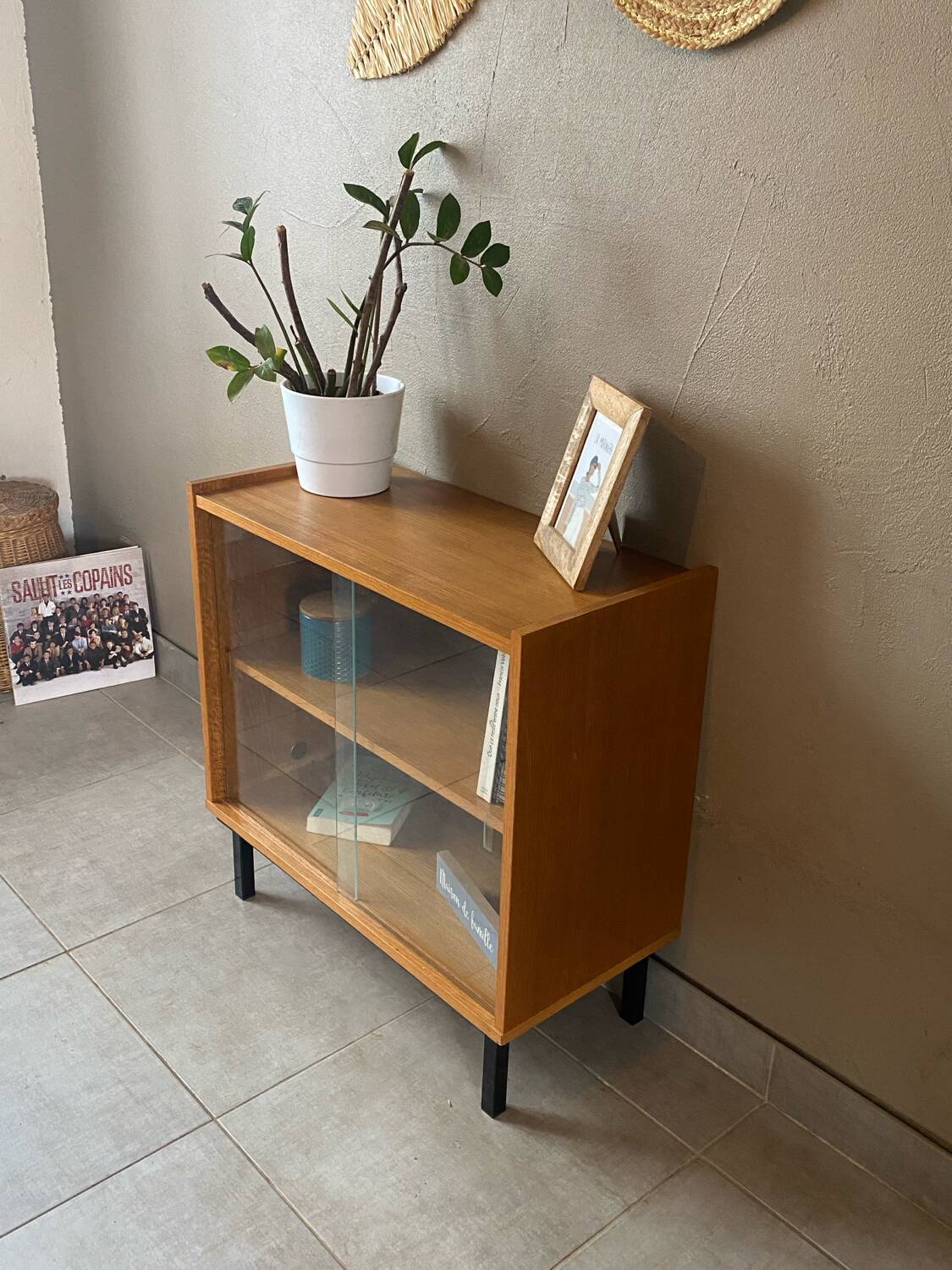 Vintage display cabinet (or TV cabinet)