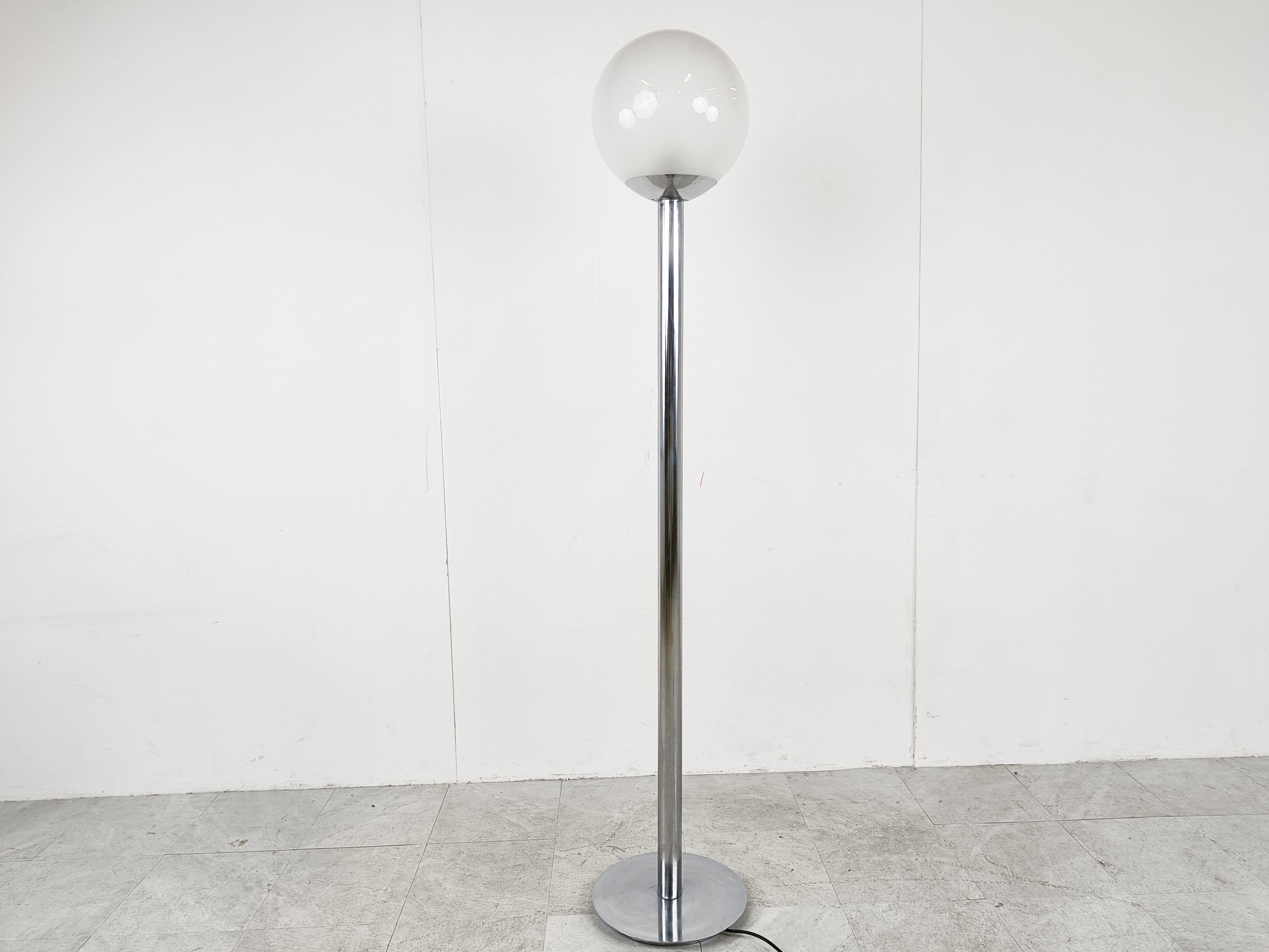 Lampadaire vintage chromé et verre, années 1970
