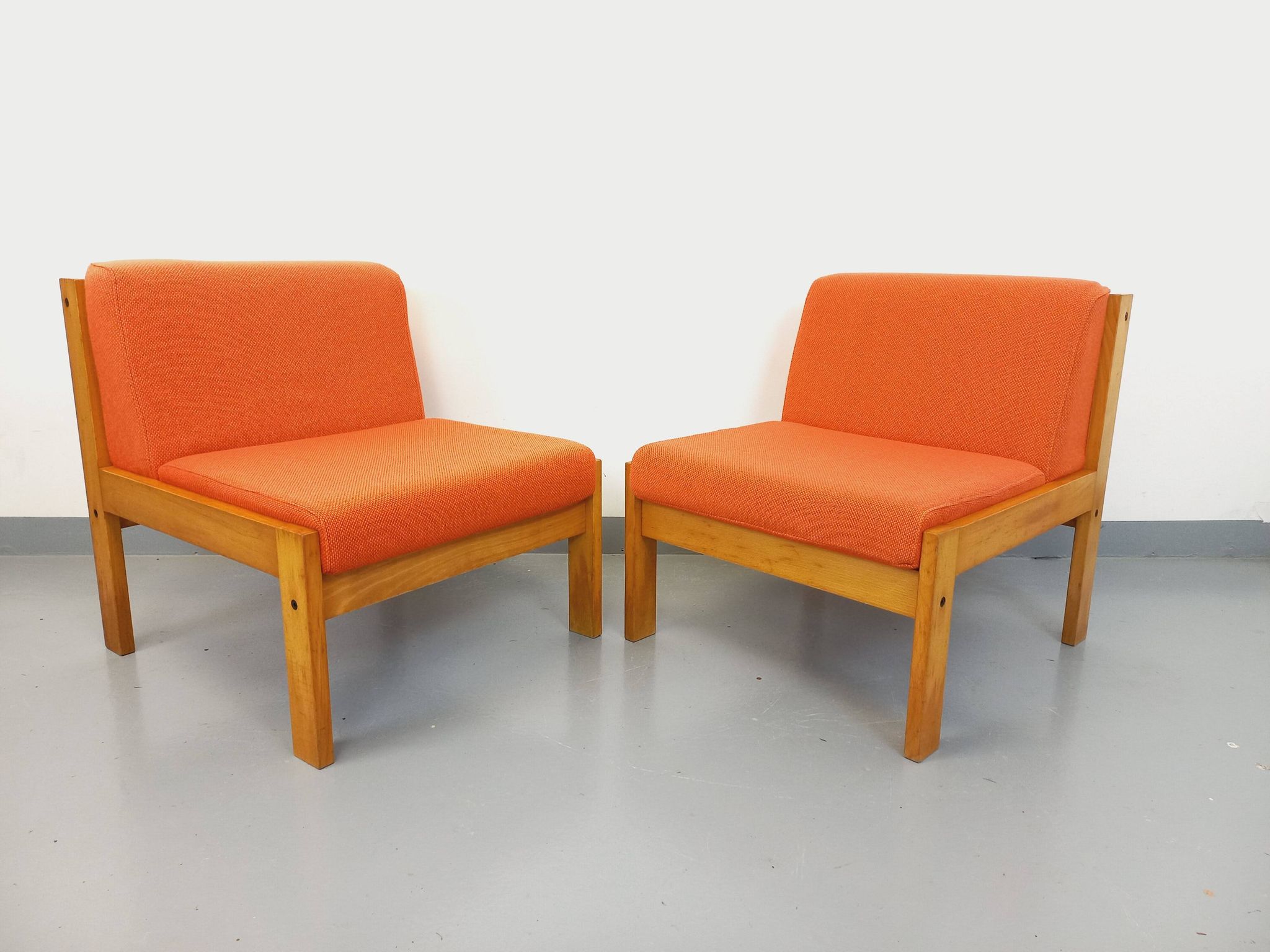 Set of 2 vintage Baumann armchairs in orange fabric and wood from the 80s