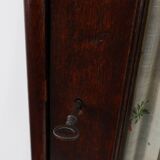 Armoire haute Art Déco française avec porte vitrée et compartiment caché, vers 1910