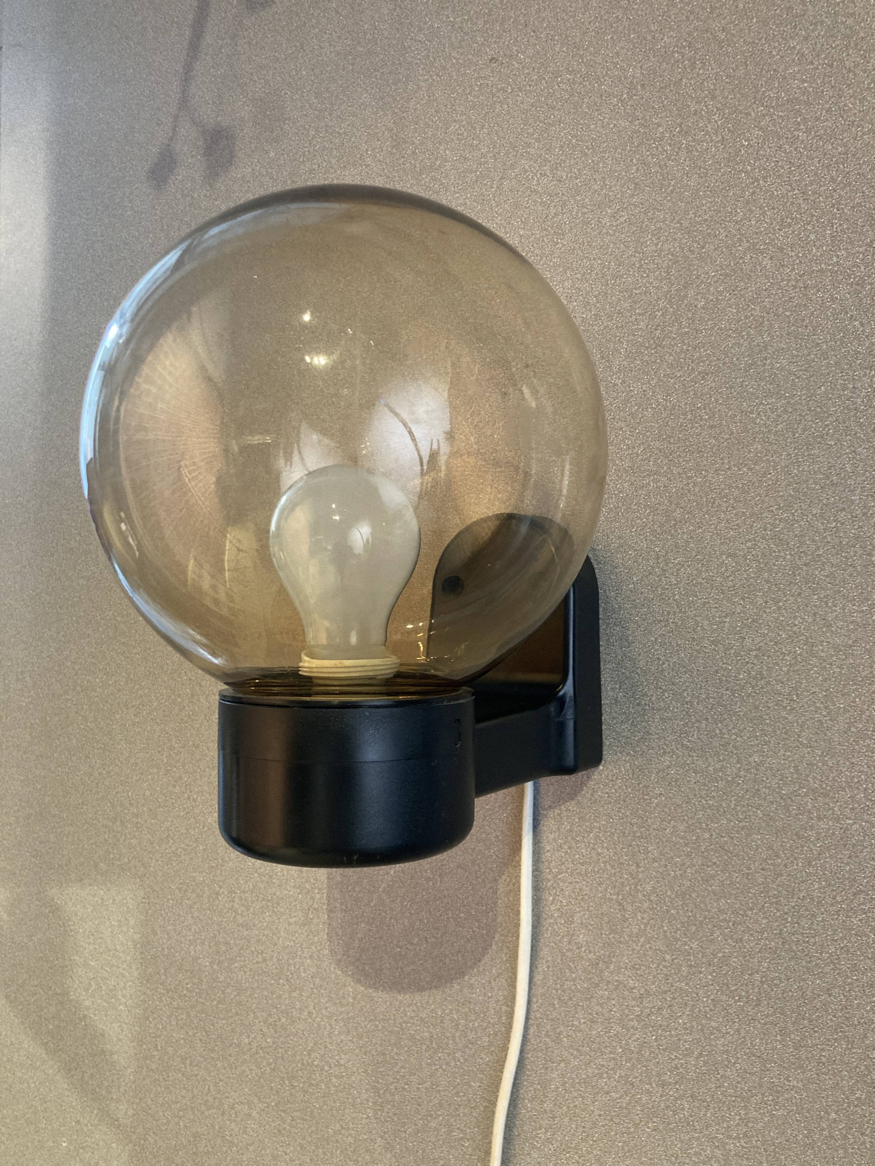 Outdoor wall lamp