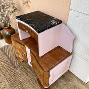 Chevet style Art Déco en bois peint en rose poudré