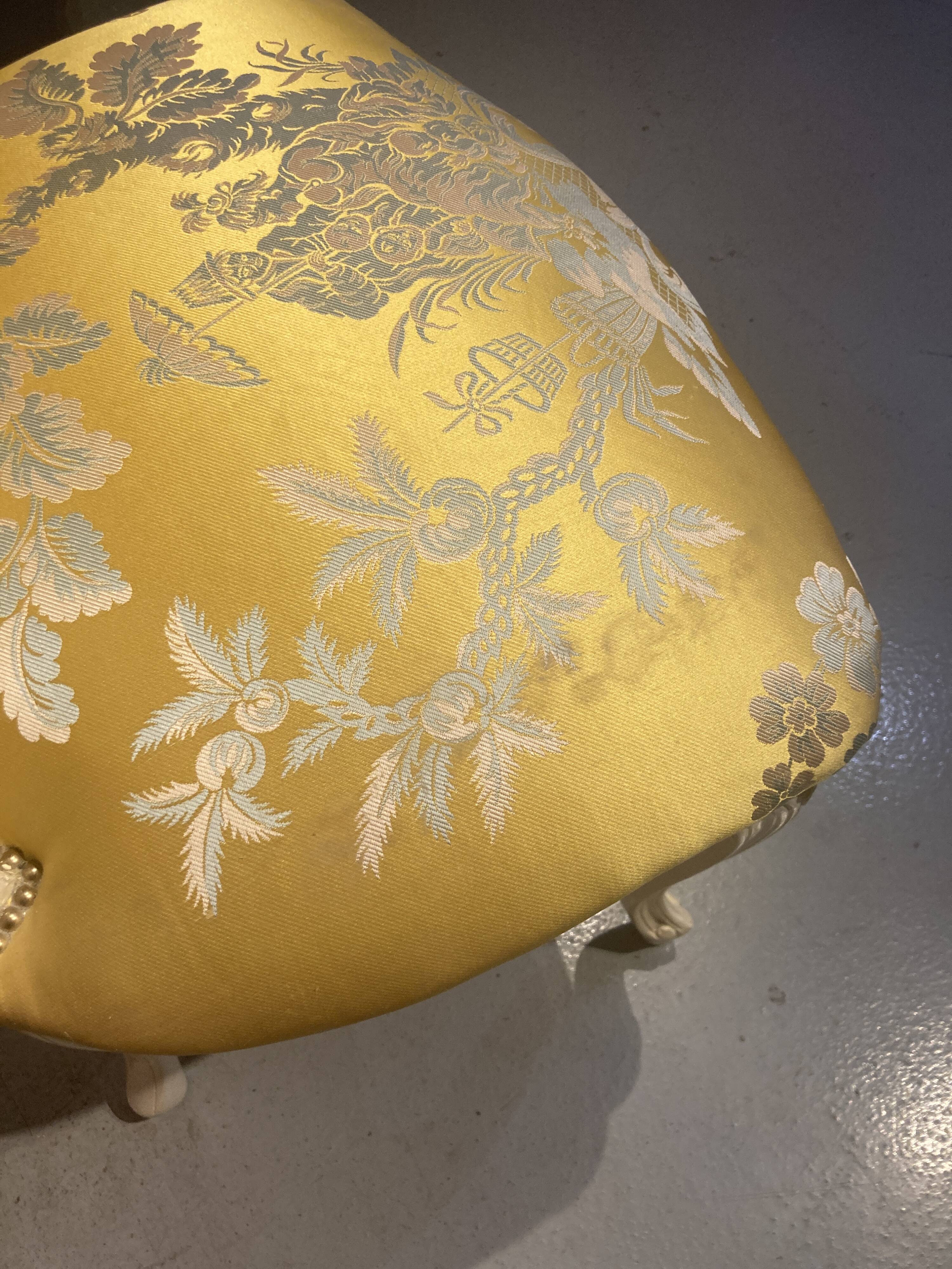 Lot d'un fauteuil et d'une chaise