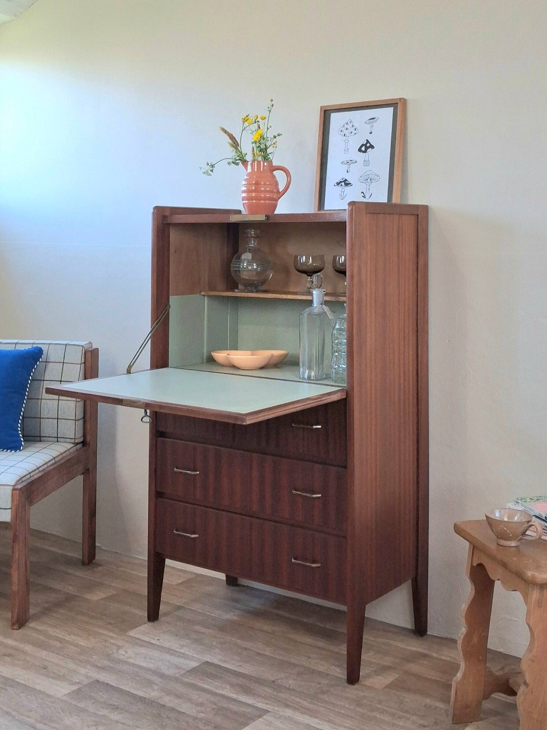 Scandinavian secretary