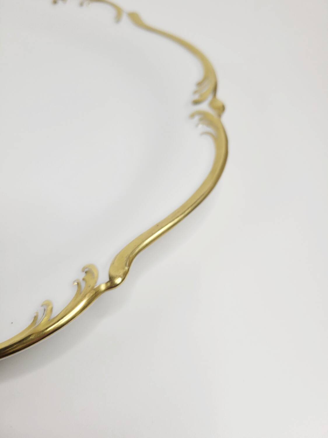 Large oval antique dish in gilded porcelain – Tirschenreuth, Bavaria –