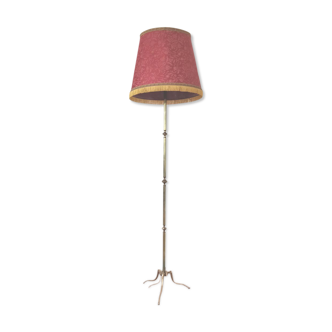 Golden tripod lamppost