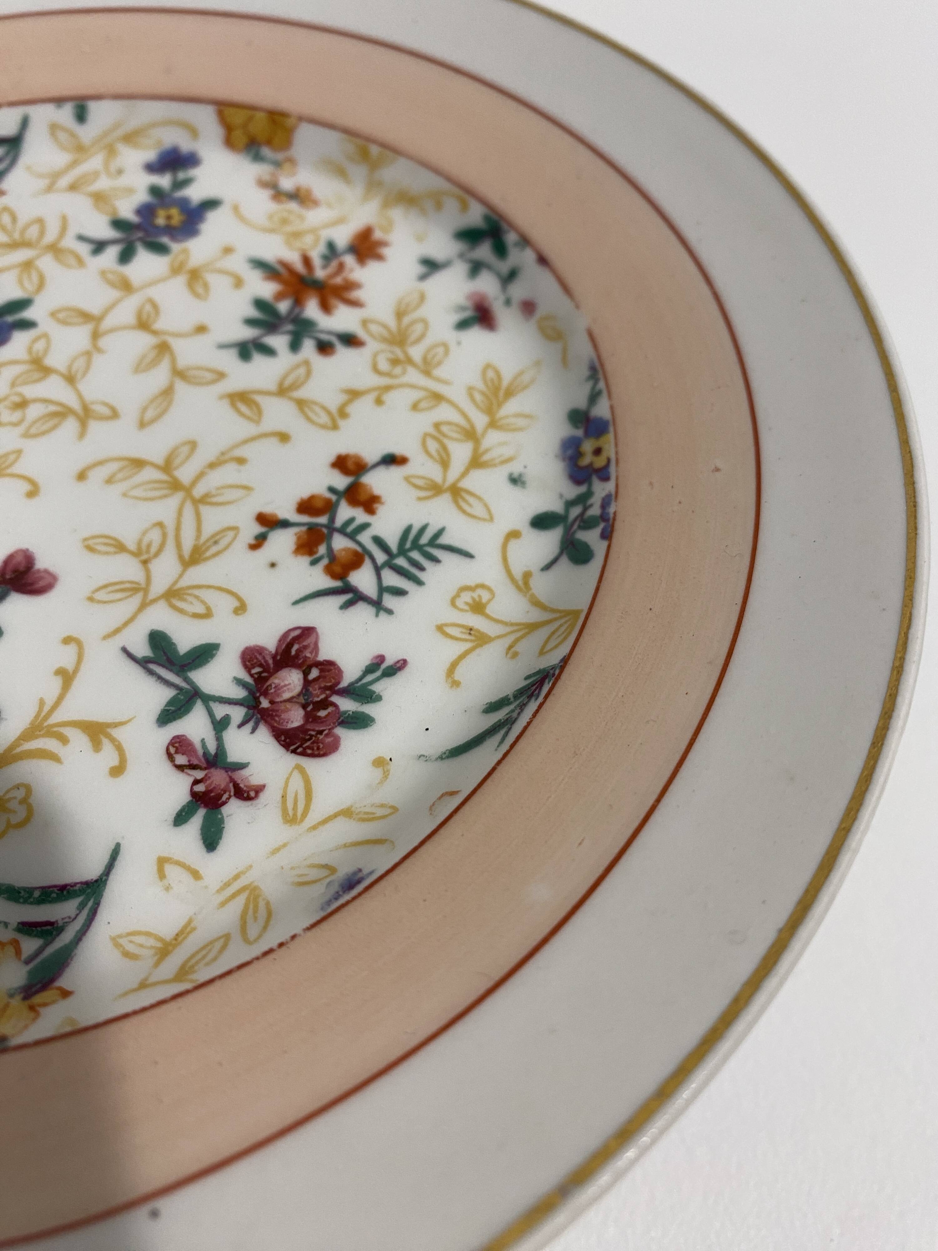 Dessert service, cake service, flowers and gilding, 6 plates and a vintage pie dish.