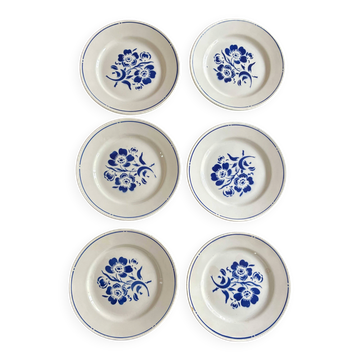 Set of 6 vintage dessert plates with blue patterns.