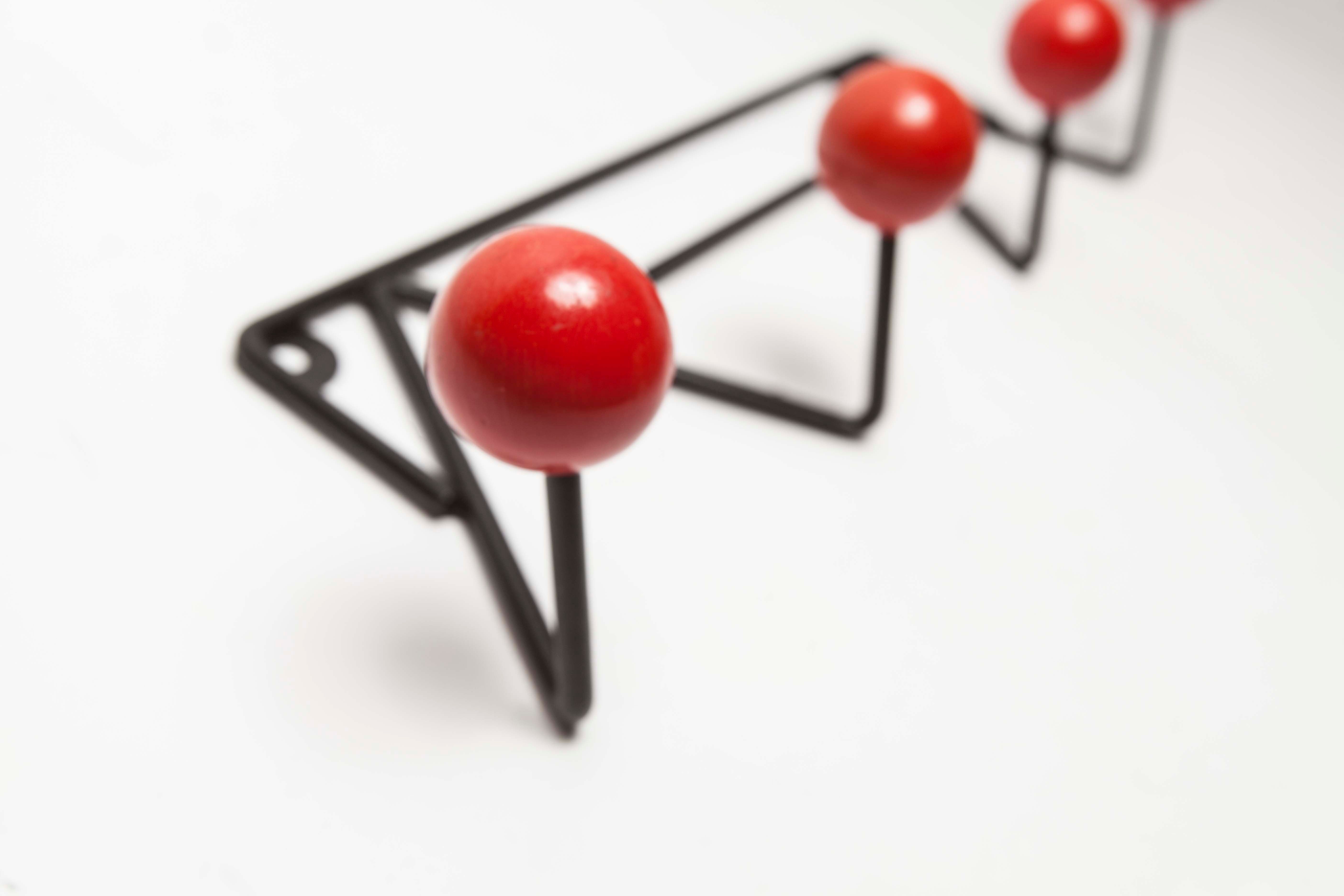 Coatrack 60s black and red 4 balls