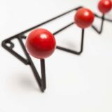 Coatrack 60s black and red 4 balls