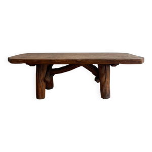 Table basse design brutaliste